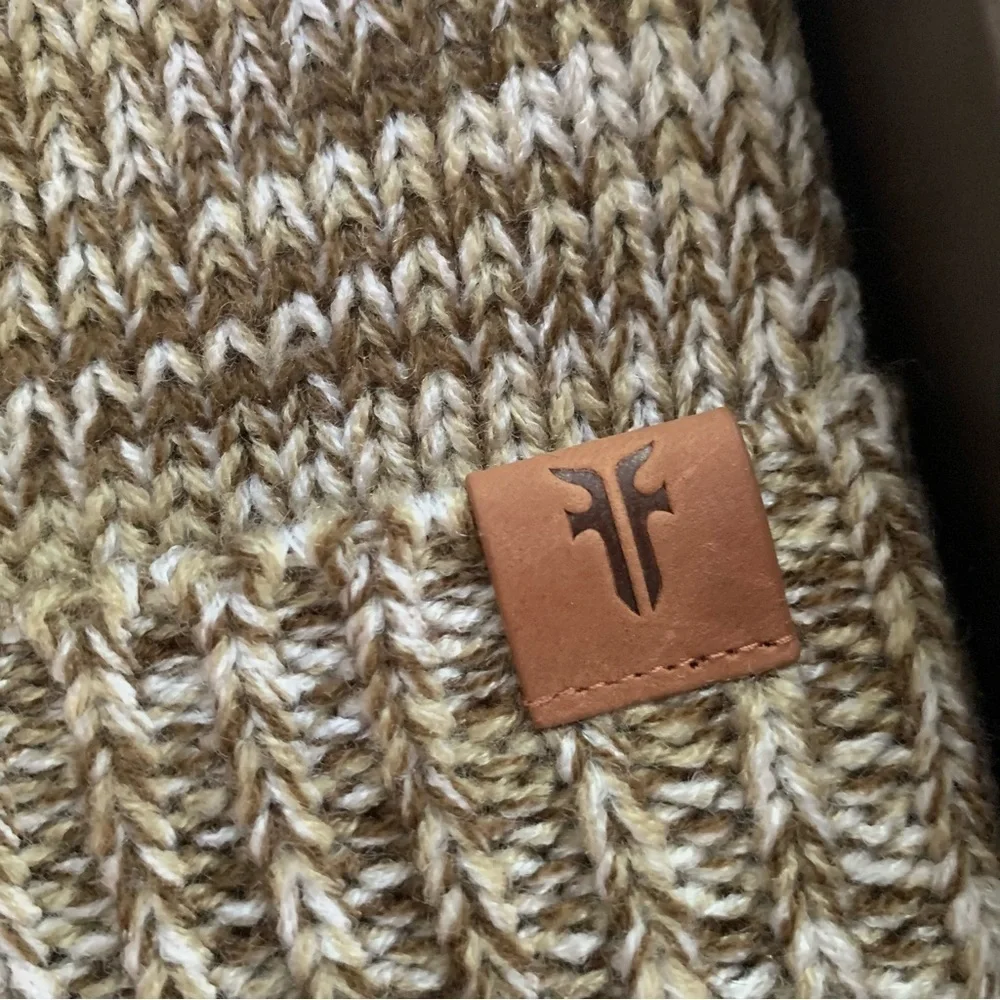 FRYE | NWT Gift Set Brown Marled Knit Beanie & Brown Leather Card Case Carrier
